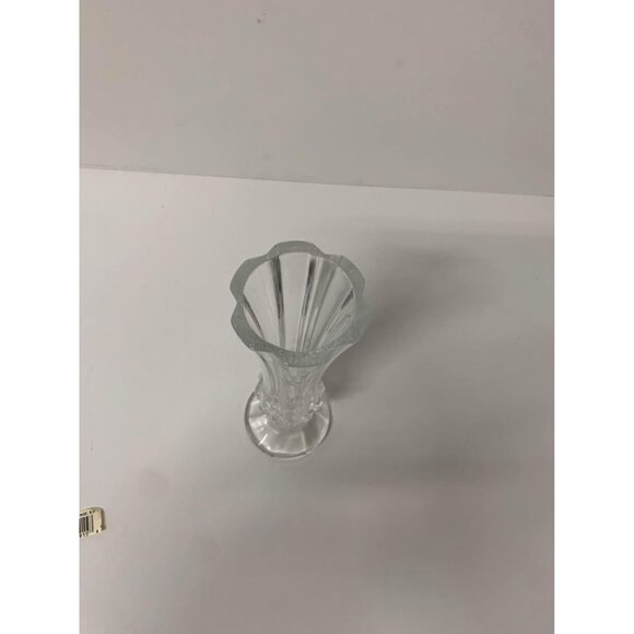 Mikasa 6.5” Royal Vase Glass - Picture 4 of 6